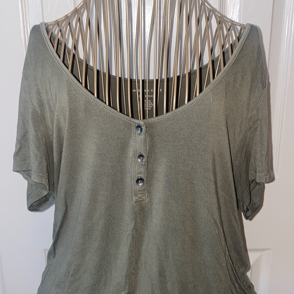 AEO Green Buttoned Top - Picture 2 of 4